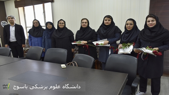 اهداء-لوح-تقدیر-به-ماماهای-فعال-رابط-سلامت-مادران،-در-هفته-جهانی-تغذیه-با-شیر-مادر-در-مرکزبهداشت-گچساران-