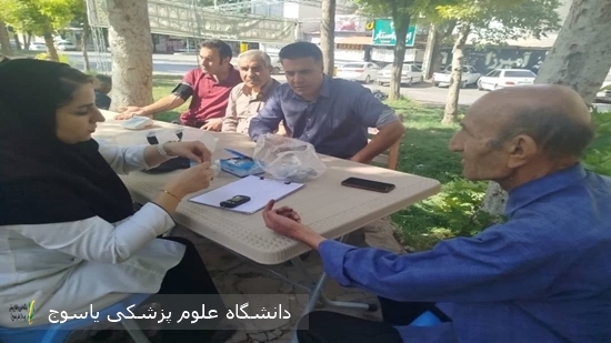 برپایی-میز-خدمت-ویژه-سالمندان-در-بلوار-باهنر-شهر-یاسوج-به-مناسبت-هفته-ملی-سالمندان
